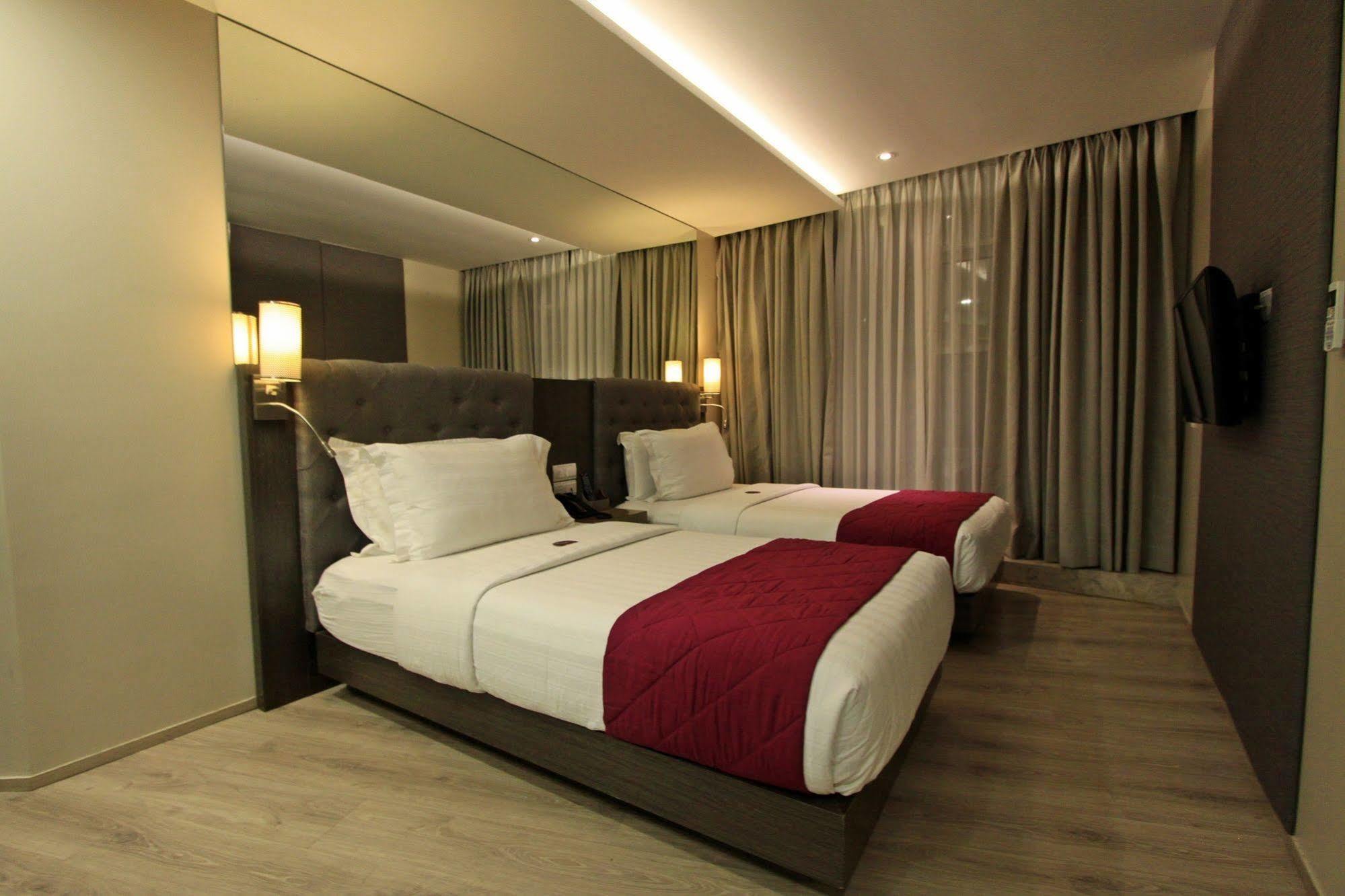 Hotel Xyz Таклобан Экстерьер фото